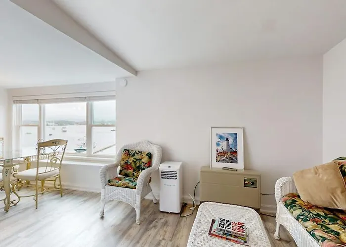 Oceanfront, Dog-Friendly Condo With Boothbay Harbor Views & Prime Location