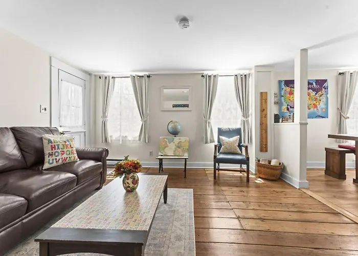The School House Cottage, Historic 1Br Mystic River Stay Near Seaport
