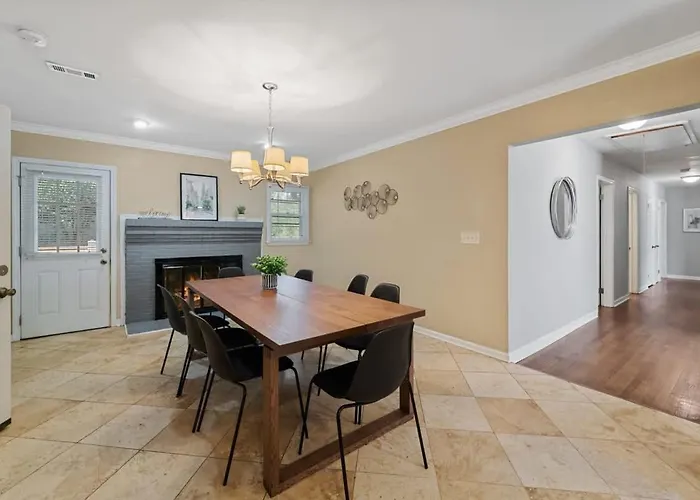 Atlanta Family Retreat Stylish 4Br Sleeps 8