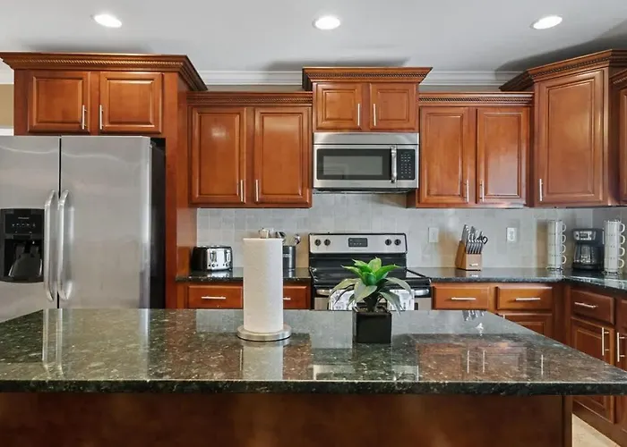 Atlanta Family Retreat Stylish 4Br Sleeps 8