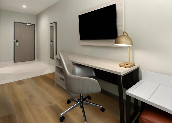 La Quinta Inn & Suites By Wyndham Desoto