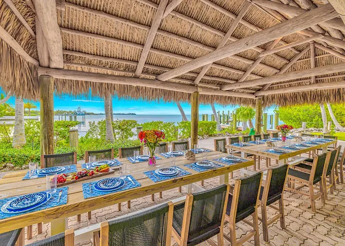 Private Beach Pickleball Court And Tiki Bar Heated Pool Designated Paradise Key