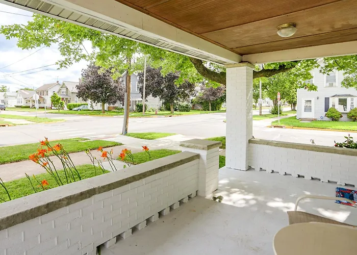 1 Mi To Water & Dtwn: Lake Erie Family Getaway