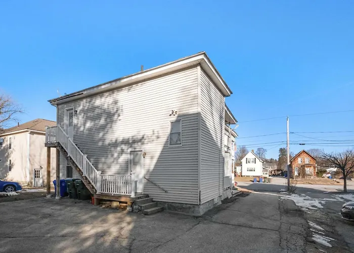 Bright Front Facing Unit - Private Front Farmers Porch