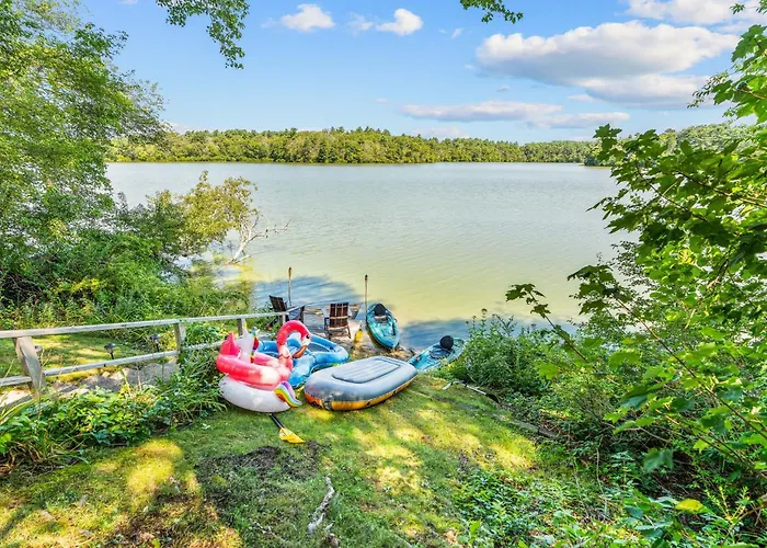 Family Lakefront Adventure House 3Br Wfirepit & Scenic