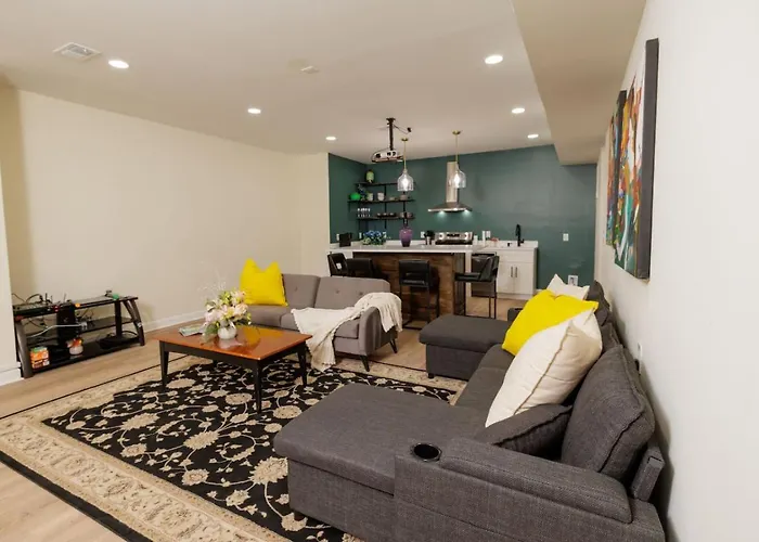 Spacious 3Br Terrace Apt Near Lakepoint And Golf