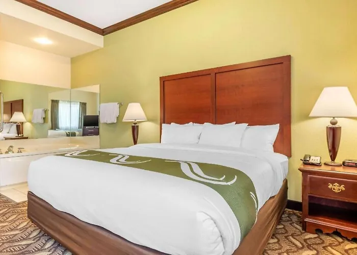Quality Inn & Suites Zanesville City Center