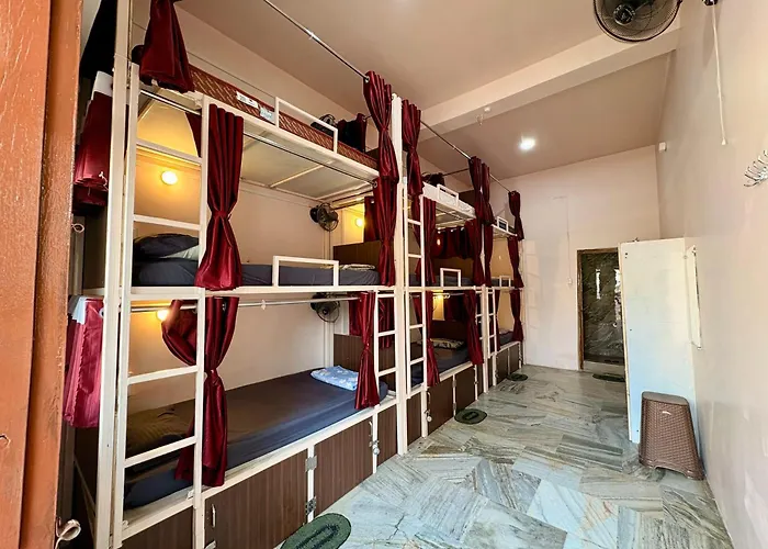 Hotel 5 Star Yatri Vishram Dormitory And Rooms