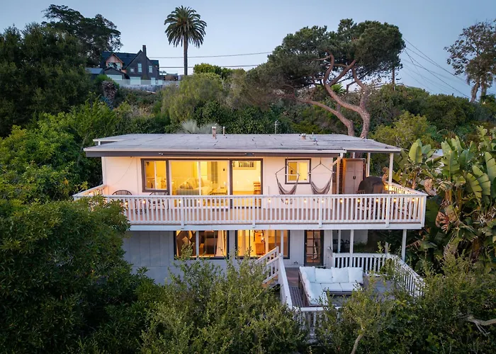 3Br Ocean-View Beach House | Two Decks + Bbq