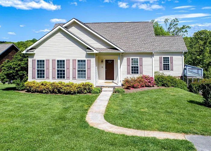 Lake Lover'S Delight - Lakefront Home With Private Dock & Pool Table - Dogs Ok