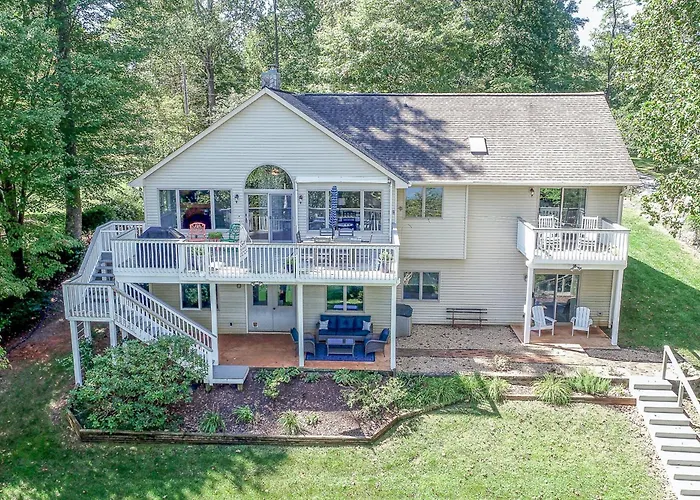 The Lake House On Sunset Point - Lakefront Home With Private Dock & Pool Table
