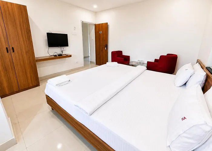 Hotel The Amrit