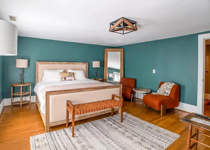 Hellbender Bed & Beverage