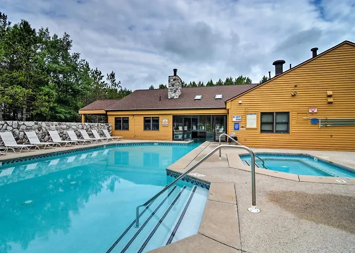 Spacious Harbor Springs Home W Hot Tub