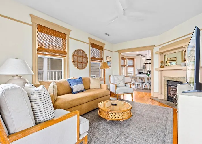 Modern Historic Charm 4Br One Block To Beach
