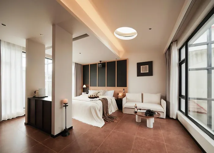 Mountain And Awakening Moon Mont Luna Designer Homestay Shangri La Dokham City Ancient Town Hotel,Provide High Speed Rail Station Pick Up Service