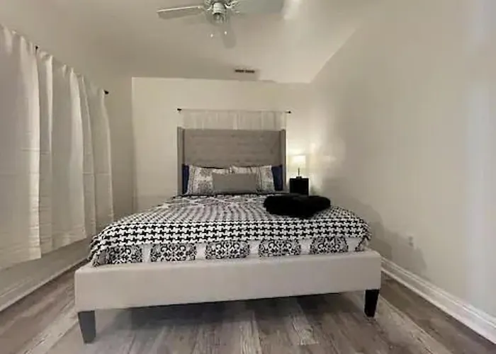 "Chambray" Moreno Valley - Stunning 4 Bd, 2 Ba Home With Ac And Laundry