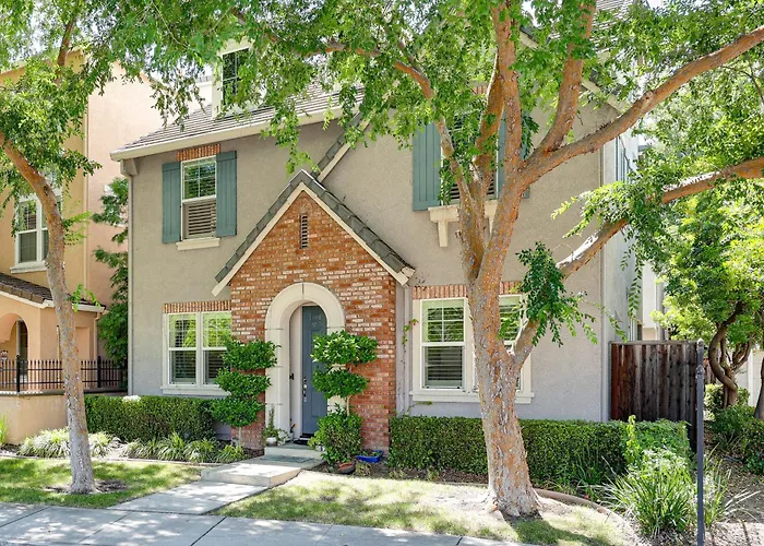 Spacious + Pet-Friendly Family Home In Tracy