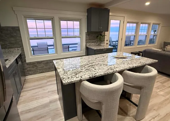 Bailiwick On The Beach - Oceanfront Cottage