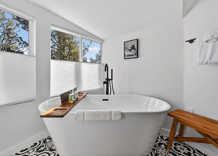 Serene Dome House With Beautiful Mountain Views