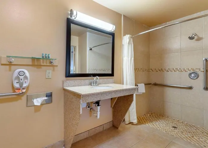 Best Western Windwood Inn & Suites