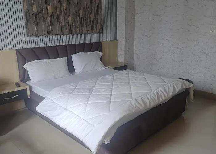 New Vybent Hotel Kainchi Dham