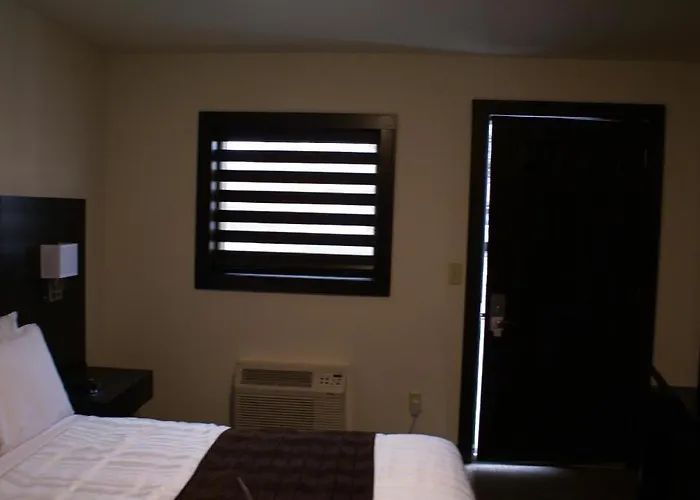 Boarders Inn & Suites By Cobblestone Hotels - Syracuse