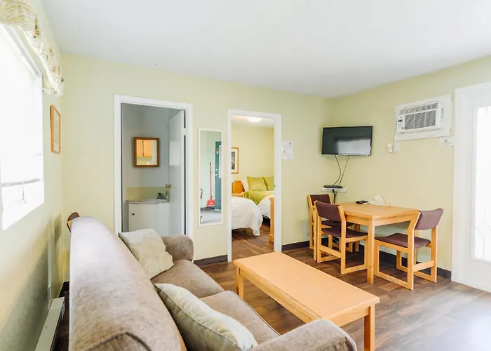 Suite 15 Green Gables Resort Lake View Retreat