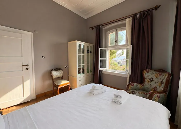 Yasa'S Guest House