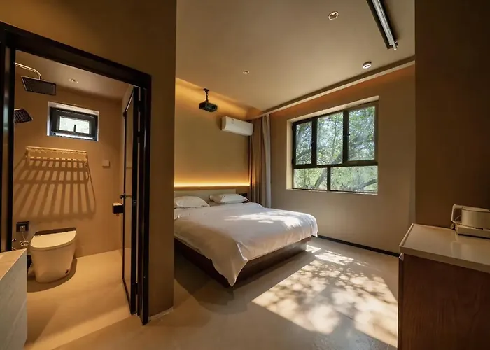 Qinxiang Pavilion Hotel