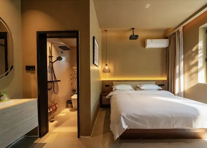 Qinxiang Pavilion Hotel