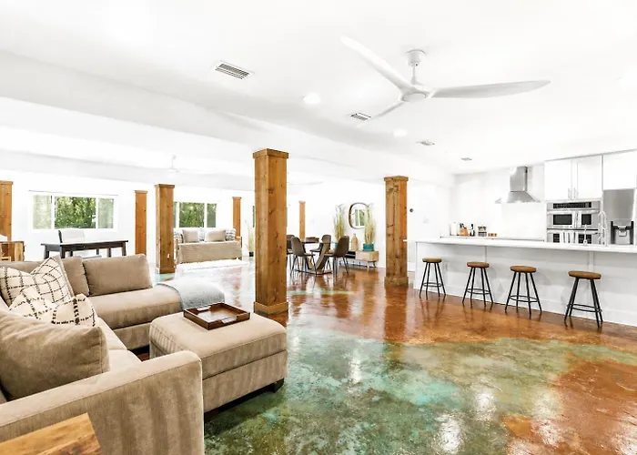 Upscale Waterfront, Kitchen, Spa Bath, Gym