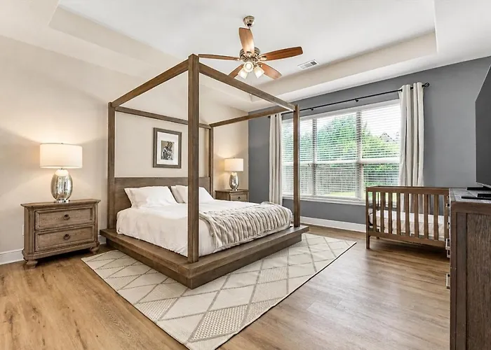 The Woodlands 4Br 3Ba One Story Retreat W Dual Shower, Ev Friendly, Baby Crib, And Grill