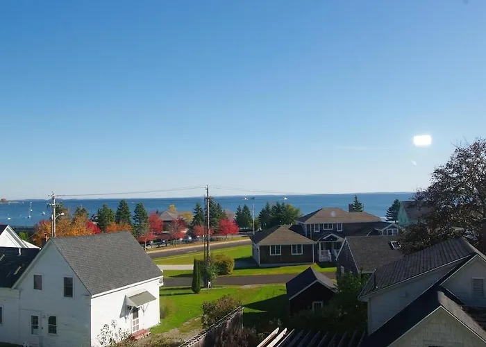 3 Bedroom 2 1/2 Bath Apartment With Views Of Rocklan