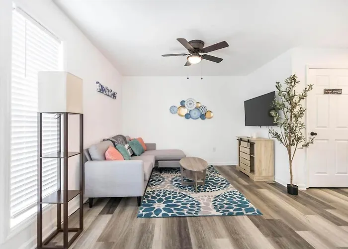 1Br Home Fenced Yard Workspace Pet Playground