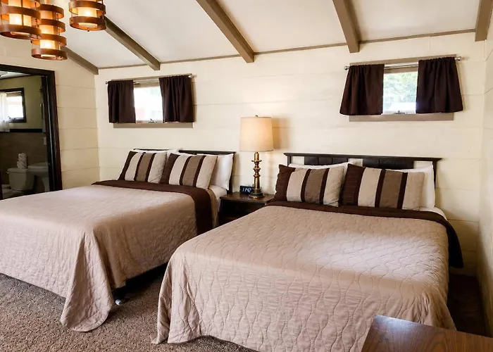 Room 14-2 Queen Suitewoodland Motor Lodge