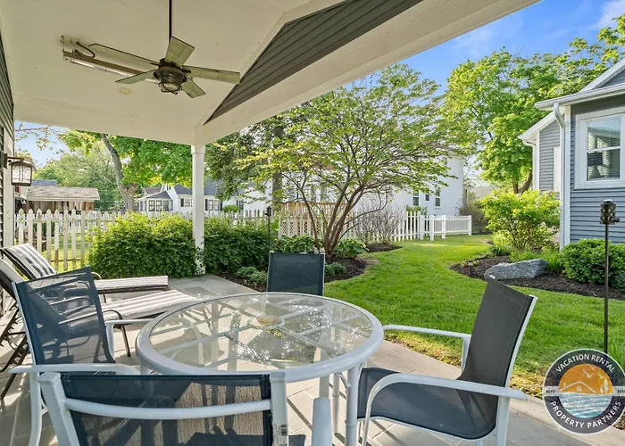 Lake Geneva Getaway Near Lake Beach Downtown