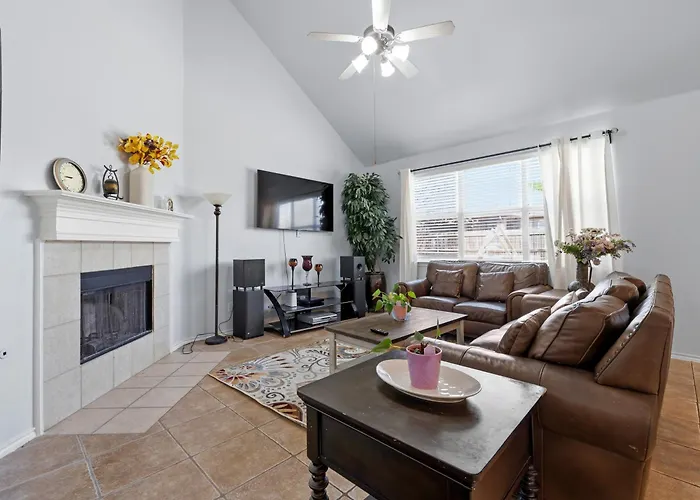 Spacious Mansfield Masterpiece - 4 Bedrooms