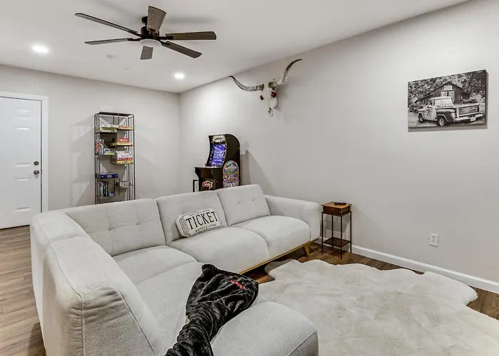 Private Yard W/ Grill & Fire Pit! Mansfield Escape