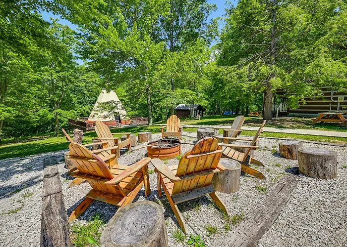 Unique Mammoth Cave Cabin W/ Teepee & Hot Tub!