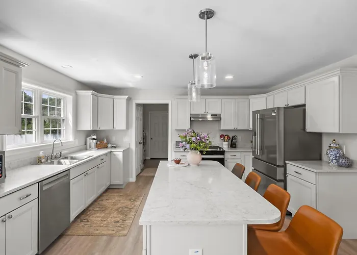 Brand New Luxury Beach House In Narragansett !