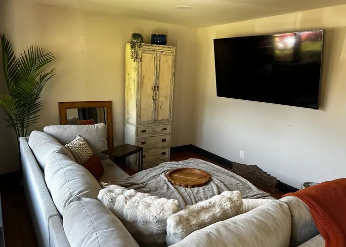 Modern 3Br Retreat Near Atl Airport Quiet Neighborhood Sleeps 6