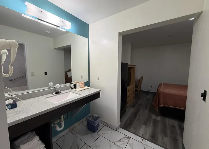 Economy Inn & Suites