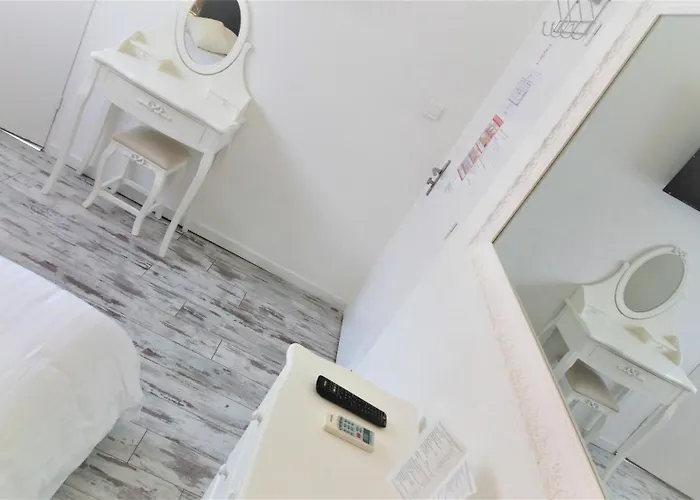 Petite Chambre Economique Avec Acces Au Spa Exterieur