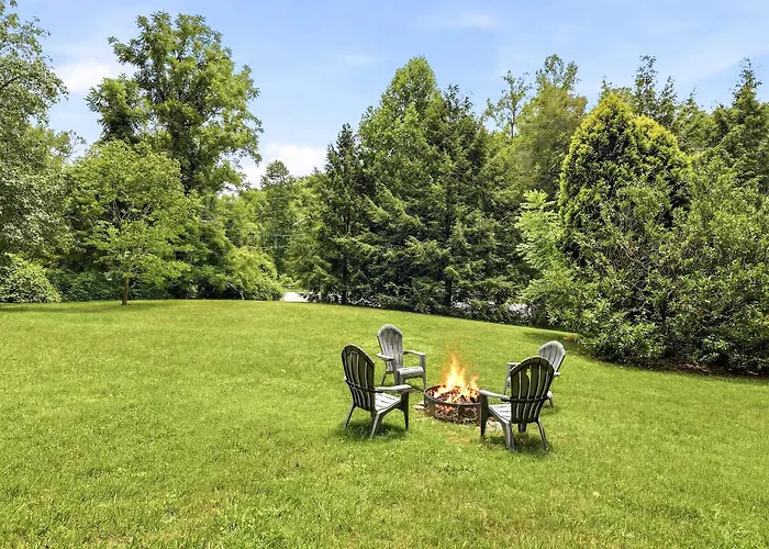 Creekfront Cottage Scenic Views Dog-Friendly Firepit Gas Grill Gas Fireplace