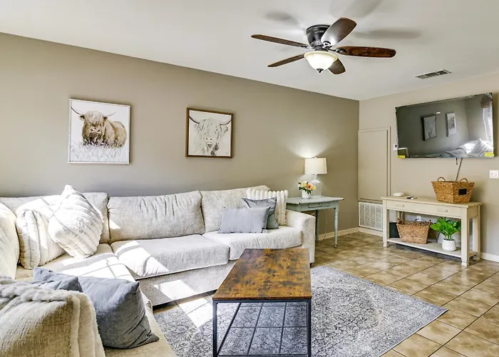 Near Msu & Historic Cotton District! Condo W/ Pool