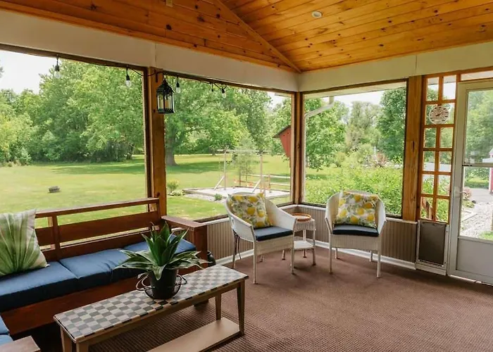 Family Friendly Getaway With Fire Pit & Swing Set