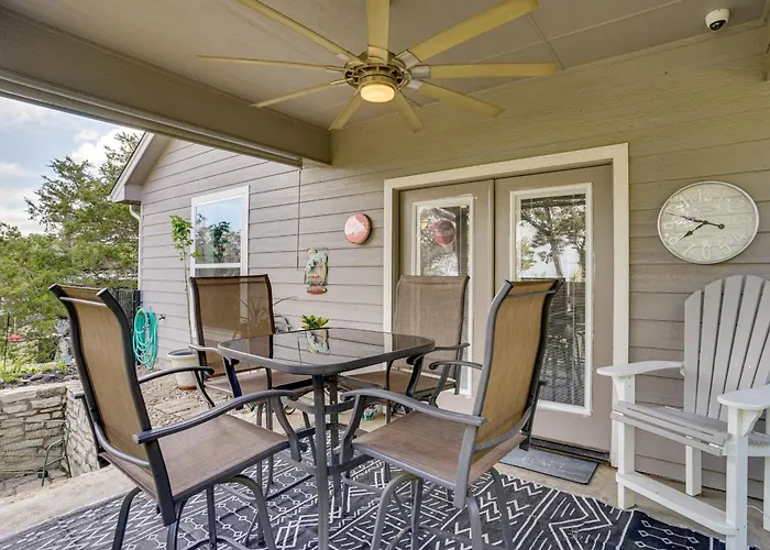 Walk To Lake Granbury: Home W/ Fire Pit!