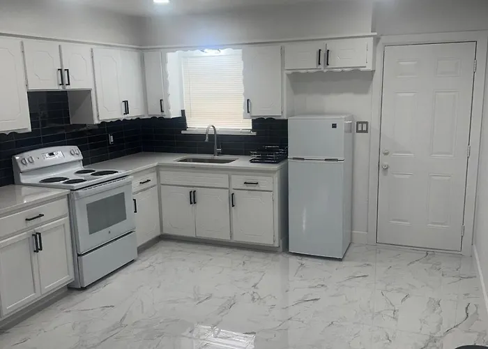 Remodeled 2-Bedroom Retreat Near Ou & Downtown Okc