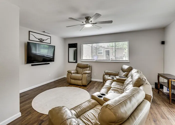 Private Yard W/ Grill & Fire Pit! Mansfield Escape